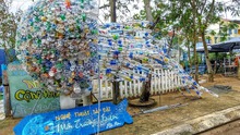 Festival nghệ thuật sắp đặt môi trường biển: Thông điệp ấn tượng từ rác thải
