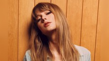 Taylor Swift kết thúc năm 2022 rực rỡ với thành tích bán album 'Midnight'