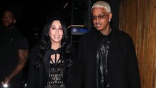'Biểu tượng âm nhạc' Cher sẽ cưới bạn trai kém 40 tuổi?