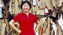 Cuộc đời choáng ngợp của 'Bà hoàng giấy': Từ thu mua phế liệu trở thành người phụ nữ giàu nhất Trung Quốc