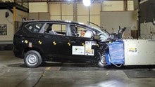 Những pha đâm va cực mạnh cho thấy Hyundai Stargazer có độ an toàn thua Veloz, ngang Xpander
