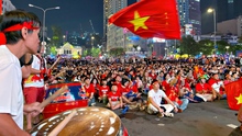 Hàng nghìn người TPHCM tập trung cổ vũ ĐT Việt Nam đá Chung kết AFF Cup với Thái Lan
