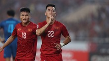 Bóng đá Việt Nam ngày 14/1: Tuyển Việt Nam tập hồi phục, Theerathon hay nhất AFF Cup