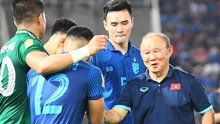 Giành ngôi Á quân, HLV Park Hang-seo vẫn vui vẻ chúc mừng từng cầu thủ Thái Lan