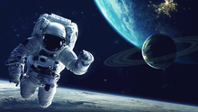 Vì sao phi hành gia từng phải “rút hết móng tay” trước khi bước vào vũ trụ?