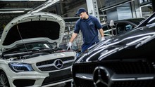 Làm ăn khấm khá, Mercedes-Benz thưởng mỗi nhân viên gần 200 triệu đồng