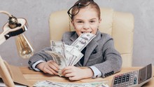 3 đặc điểm điển hình của một đứa trẻ giỏi kiếm tiền khi lớn lên: Không phải cứ đạt điểm cao, học tốt là sẽ giàu