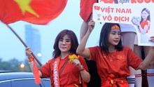 Nữ CĐV 'chấn thương' vẫn tới Mỹ Đình cổ vũ đội tuyển Việt Nam