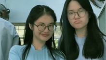 2 nữ sinh trường chuyên mượn nick bạn quay clip TikTok, ai ngờ lên ngay xu hướng vì diện áo dài quá xinh!