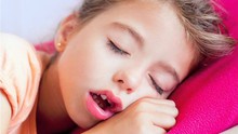 Trẻ thở bằng miệng và thở bằng mũi khi lớn lên sẽ có sự khác biệt lớn về ngoại hình: Cha mẹ không kịp uốn nắn sẽ khiến con lớn lên mặc cảm, tự ti
