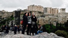 Số lượng du khách tới Hy Lạp cao kỷ lục bất chấp nắng nóng và hỏa hoạn