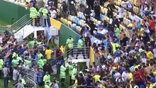 Trận Brazil vs Argentina bị tạm hoãn vì sự cố bất ngờ trên khán đài