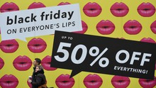 Người dân Anh tiết kiệm mua sắm dịp Black Friday