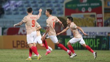 Nhận 2 thẻ đỏ, Công An Hà Nội vẫn thắng đậm Bình Dương ở vòng 8 V-League 