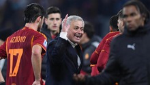 Roma vào Top 4 Serie A: Mourinho ồn ào để Roma lặng lẽ tiến lên