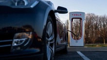 Mỹ quyết chuẩn hóa trạm sạc xe điện, xe VinFast sẽ được sạc chung trạm với Tesla: Cơ hội bùng nổ doanh số đã tới?