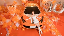 Hot girl Bến Tre chơi lớn tuổi 30: Sắm siêu xe Ferrari hàng hiếm đặt trong hộp quà khổng lồ