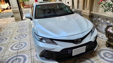 Chủ Toyota Camry chịu lỗ trăm triệu nhưng vẫn bị chê vì đắt hơn giá chưa bóc tem: 'Như này mua xe mới cho sướng'