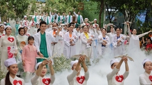 Hơn 100 y bác sĩ Bệnh viện Hùng Vương hoá thân thành ca sĩ, người mẫu