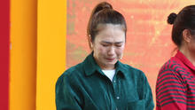 MC Thanh Thảo Hugo bật khóc: Phải mặc quần áo Tết từ vải vụn nhặt về