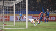 Xem trực tiếp bóng đá Công An Hà Nội 0-0 Bình Định: Henrique dứt điểm trúng cột dọc (H1)