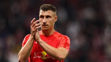 Đội trưởng RB Leipzig nghỉ đá bóng để cứu người