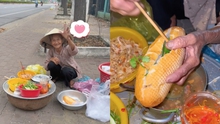 Hàng bánh mì "rẻ nhất Việt Nam": 5k/ổ đầy ắp nhân và câu chuyện cảm động phía sau
