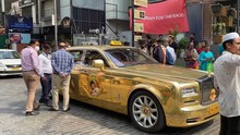 Cũng là taxi nhưng không phải Vios: Triệu phú mang hẳn Rolls-Royce Phantom 'mạ vàng' đi chạy dịch vụ khiến dân tình trầm trồ