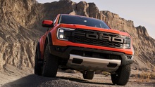 Ford Ranger Raptor 2023 chốt giá 1,299 tỷ đồng: Đổi 334 triệu lấy nhiều trang bị khủng hơn bản Wildtrak, động cơ vẫn chỉ ngang Hilux