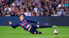 Trò cưng của Xavi chưa thể kí hợp đồng mới, không được mặc áo số 6 ở Barca vì lí do khó tin