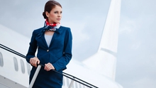 Nữ tiếp viên hàng không bật mí bí mật lương thưởng: Nhận tận 3 khoản tiền khác nhau, thu nhập 1,1 tỷ đồng/năm nhưng thi tuyển còn “khó hơn vào Harvard”