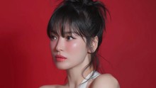 Song Hye Kyo khiến netizen dậy sóng với chủ đề nhan sắc tuổi 43: Sách giáo khoa về vẻ đẹp hình mẫu 