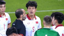 U23 Việt Nam nhận "bão" thẻ đỏ, trung vệ 2k1 ngơ ngác khi trọng tài rút nhầm thẻ