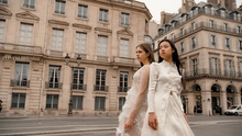 BST áo cưới 'Thương' gây chú ý tại kinh đô thời trang Paris