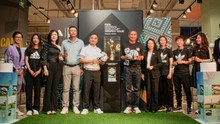 'Soi' công nghệ bên trong trái bóng đấu OCEAUNZ và ngắm cúp vàng World Cup nữ 2023 tại Việt Nam