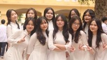 Nữ sinh Phan Đình Phùng "xinh xỉu" trong tà áo dài mừng 8/3: Không hổ danh là trường nhiều nam thanh nữ tú nhất Hà Nội!