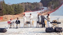 Vũ Cát Tường cùng dàn ca sĩ hát trên đường tuyết ở Hàn Quốc