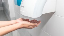 Thí nghiệm gây sốc cho thấy điều xảy ra với 1 thiết bị quen thuộc trong toilet: Chuyên gia cảnh báo ngừng sử dụng