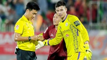 Trọng tài V.League lại ‘bẻ còi’, CLB Hà Nội mất ngôi đầu sau sai lầm tai hại của thủ môn U22 Việt Nam