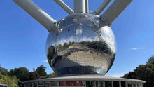 Biểu tượng 'Atomium' ở thủ đô Brussels, Bỉ tròn 65 tuổi