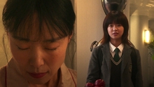 Dân mạng cười ngất vì màn đối đáp 'trầm cảm' của Jeon Do Yeon và cô con gái tuổi teen trong 'Kill Boksoon'