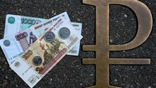 Đồng ruble Nga mất giá mạnh trên thị trường ngoại hối