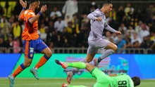Ronaldo lỡ siêu phẩm, Al Nassr hụt hơi trong cuộc đua vô địch