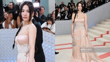 Song Hye Kyo lần đầu chào sân Met Gala: Phá cách tóc mới nhưng bị dìm, zoom cận lại đẹp chấp luôn "ống kính hung thần"