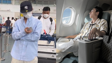 Sơn Tùng tự tung ảnh trên máy bay: Ngồi khoang thương gia, visual khác gì so với lần bị tóm diện 'quần ngủ' xếp hàng?