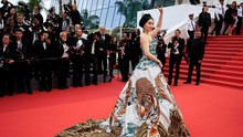Ẩn ý của Phạm Băng Băng khi diện đầm 'mãnh hổ hạ sơn' tái xuất thảm đỏ LHP Cannes 2023