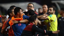 Fan Indonesia chìa "tình anh em", fan Thái Lan xin lỗi đối thủ sau trận cầu bạo lực