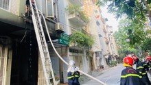 Cháy nhà, 5 người trong một gia đình thoát nạn nhờ trèo qua ban công