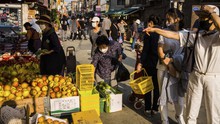 Người Hàn Quốc 'thắt lưng buộc bụng' khi giá tiêu dùng tăng cao