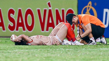 Văn Đô đang thăng hoa thì chấn thương nặng trong ngày CAHN đứt mạch thắng ở V-League